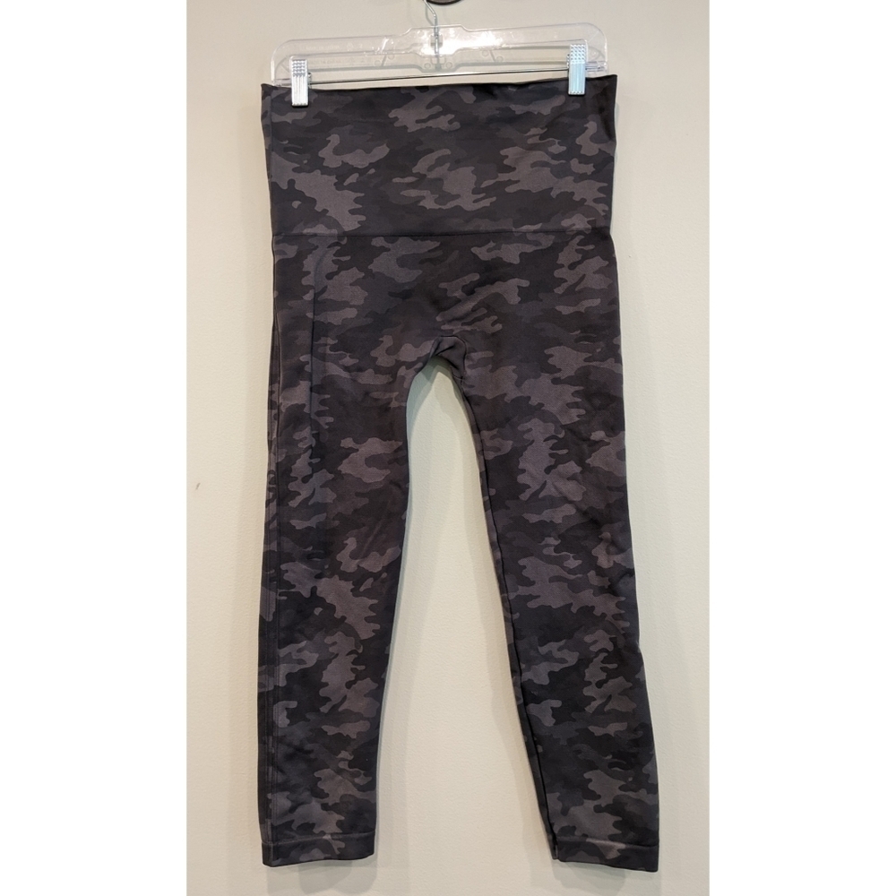 Spanx Look At Me Now Seamless Crop Leggings in Camo 1X